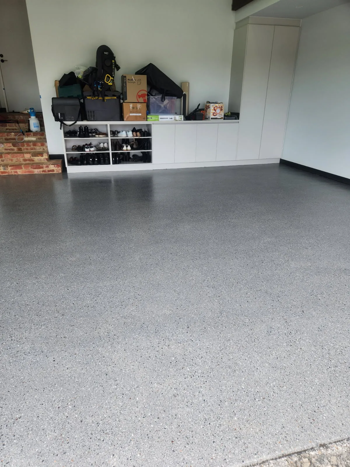 Charcoal flake epoxy floor in a home garage